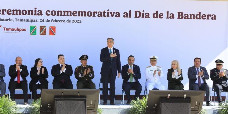 Preside gobernador Américo Villarreal ceremonia  del Día de la Bandera