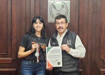 Felicita Dámaso Anaya a exitosa esgrimista de la UAT