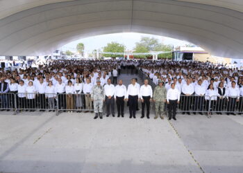 Entrega Américo 16 nuevas ambulancias al  sector salud