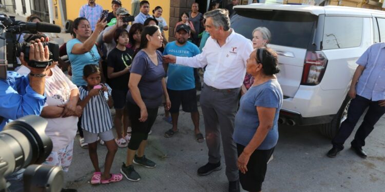 “No están solos”: recorre Américo colonias de Reynosa afectadas por las lluvias