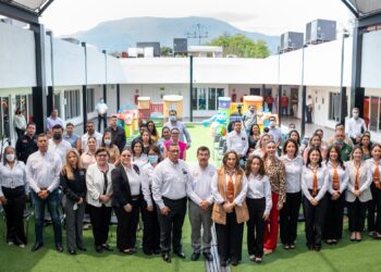 Entrega rector Dámaso Anaya moderna guardería CENDI UAT-IMSS