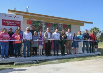 Escuela de Las Brisas pide piso y Municipio le construye aula