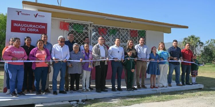 Escuela de Las Brisas pide piso y Municipio le construye aula