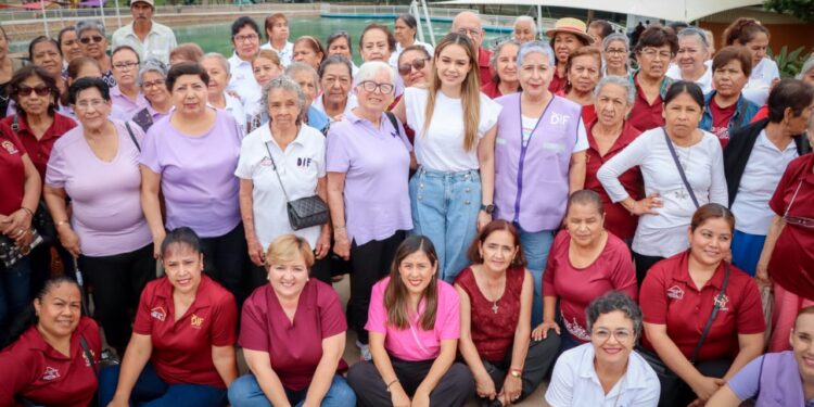 Convive Lucy de Gattás con abuelitos del DIF Victoria.