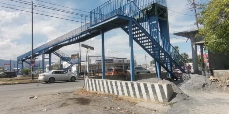 Pide Protección Civil mantener cuidado y no usar los puentes peatonales en la capital