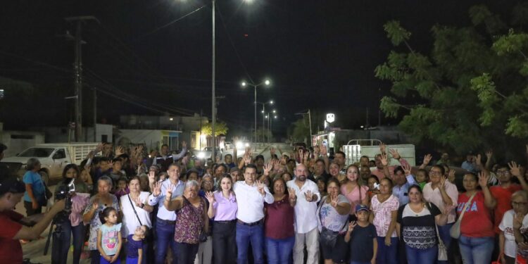 Reinstala Municipio alumbrado y regresa seguridad en Pajaritos.