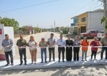 Inauguran calle de concreto hidráulico en la colonia Cuauhtémoc.