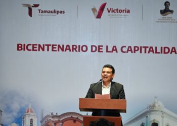 Abren Lalo y Lucy telón de festejos del Bicentenario.