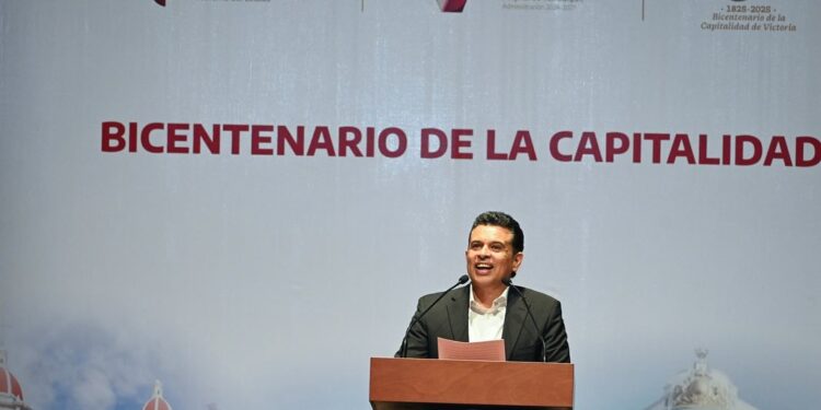 Abren Lalo y Lucy telón de festejos del Bicentenario.