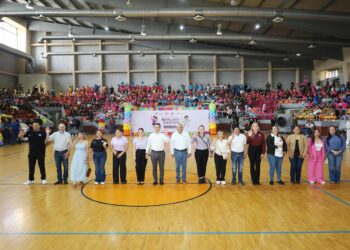 Tradiciones y valores, base para un mejor futuro de la niñez: Lucy de Gattás.