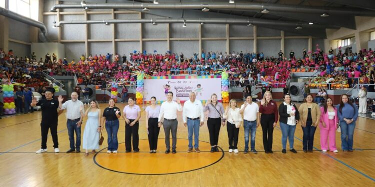 Tradiciones y valores, base para un mejor futuro de la niñez: Lucy de Gattás.
