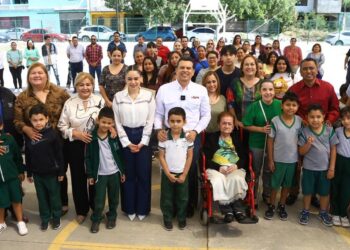 Rinde homenaje “Lalo” Gattás a la maestra Bertha Nilda García en el marco del 200 aniversario de Victoria