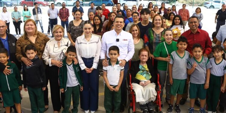 Rinde homenaje “Lalo” Gattás a la maestra Bertha Nilda García en el marco del 200 aniversario de Victoria