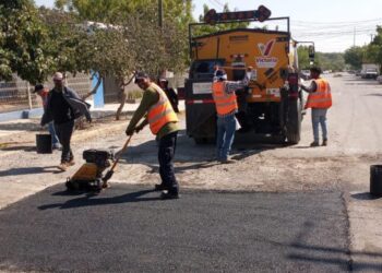 El programa de bacheo permanente sigue sin interrupción mejorando vialidades.
