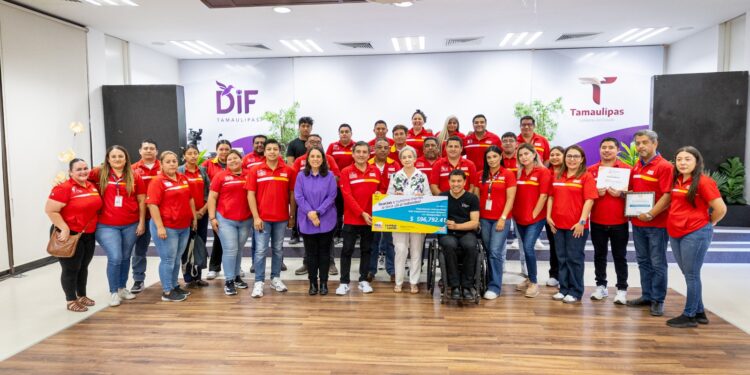 Atestigua María de Villarreal entrega de donativo de la campaña de redondeo de Oxxo  en Tamaulipas