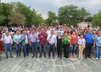 Disfrutan vecinos de la Moderna de divertida Tarde en Familia.