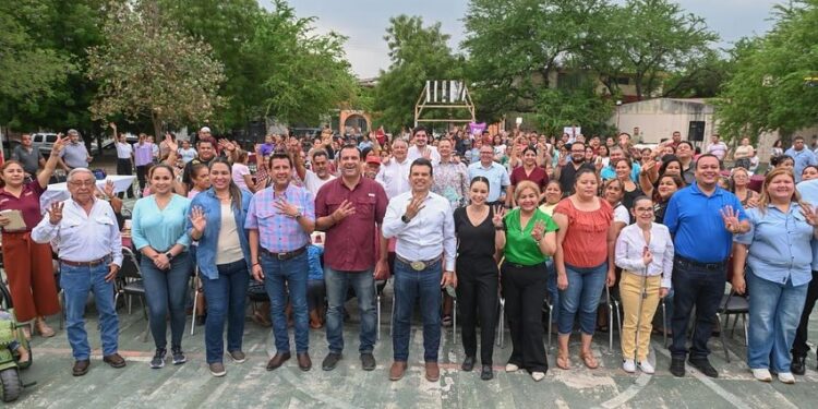 Disfrutan vecinos de la Moderna de divertida Tarde en Familia.