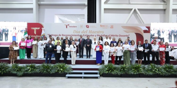 El magisterio es el eje y futuro del país:  Américo