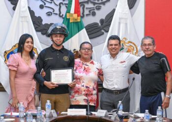 Reconoce Cabildo de Victoria acto heroico de bombero.