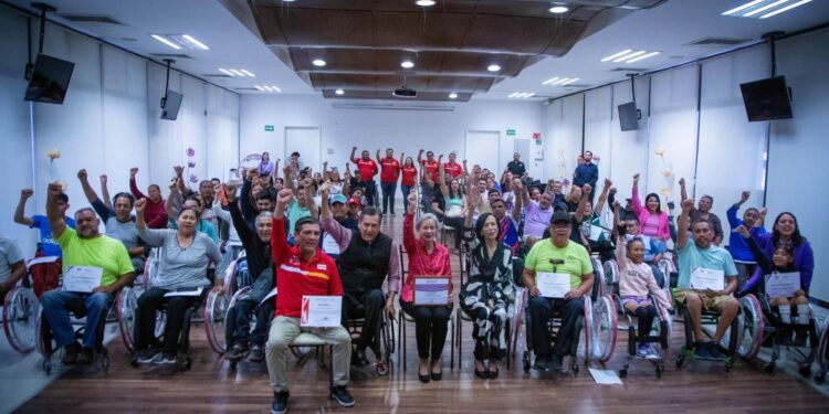 DIF Tamaulipas, Vida Independiente y Oxxo entregan sillas de ruedas a personas con  discapacidad