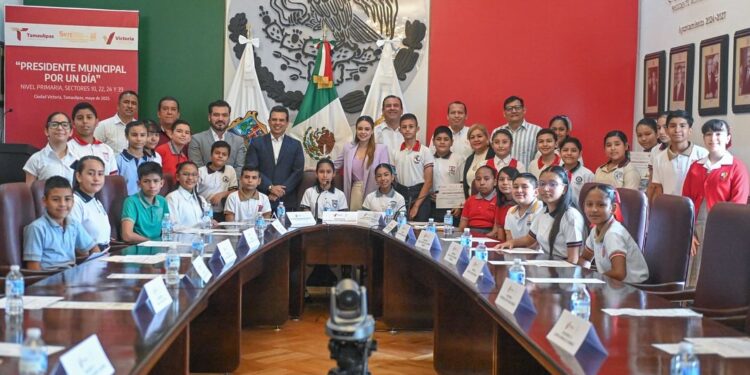 Viven 24 alumnos experiencia como Presidente y Regidores de Victoria.