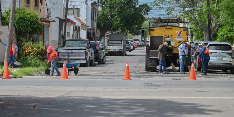 Intenso trabajo de rehabilitación y limpieza de calles y avenidas en la ciudad.