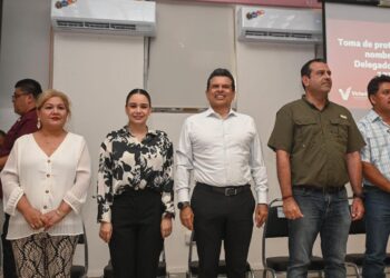 Entrega alcalde nombramientos a delegados ejidales.