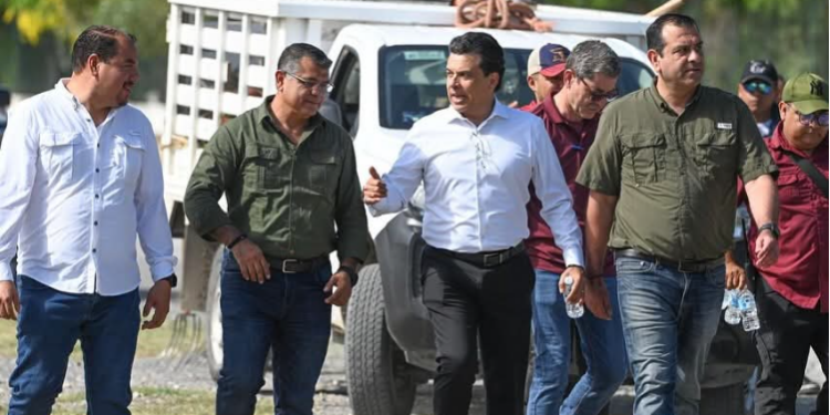 Con limpieza, instalación de luminarias y bacheo se transforma Victoria.