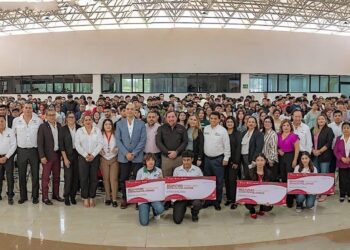 Entregan becas “Futuro Tamaulipas Jóvenes de Nivel Superior” en Nuevo Laredo