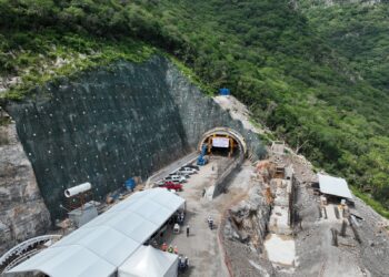 Américo Villarreal impulsa infraestructura verde: concreto ecológico y reforestación en carretera  Mante–Ocampo–Tula