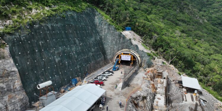 Américo Villarreal impulsa infraestructura verde: concreto ecológico y reforestación en carretera  Mante–Ocampo–Tula