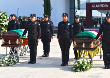 Despiden con honores fúnebres a elementos caídos de la Guardia Estatal