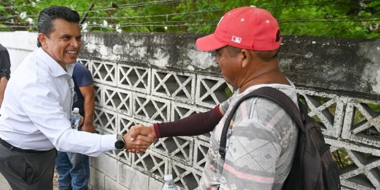 Supervisa alcalde Eduardo Gattás trabajos de limpieza en el Eje Vial: van más de 80 kilómetros atendidos en Victoria