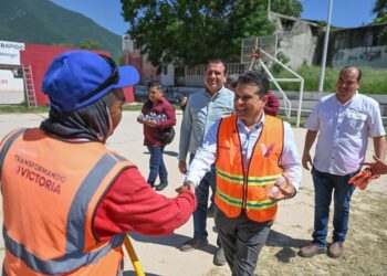 Rehabilita Municipio área verde y deportiva en la colonia Estudiantil.