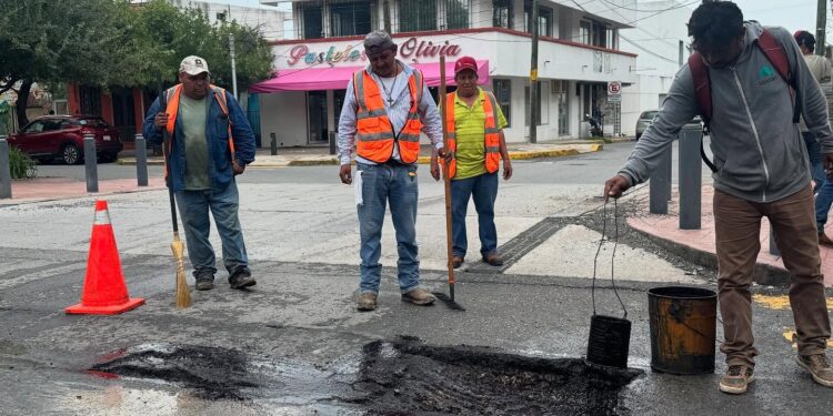Reactiva Municipio programaemergente de bacheo parareparar calles dañadas por lluvias.