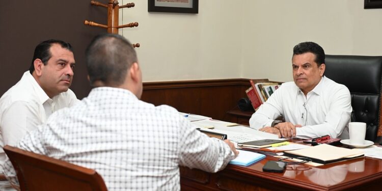 Política interna y externa en Victoria, con buen resultado.