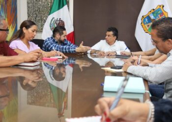 Sostiene alcalde Lalo Gattás reunión de trabajo con Gabinete Económico.