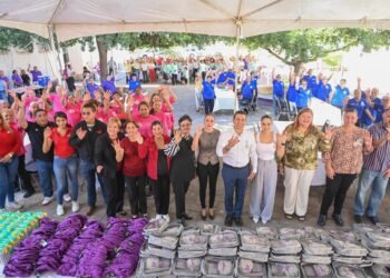 Festejan a los abuelitos en el DIF Victoria con música, regalos y convivencia