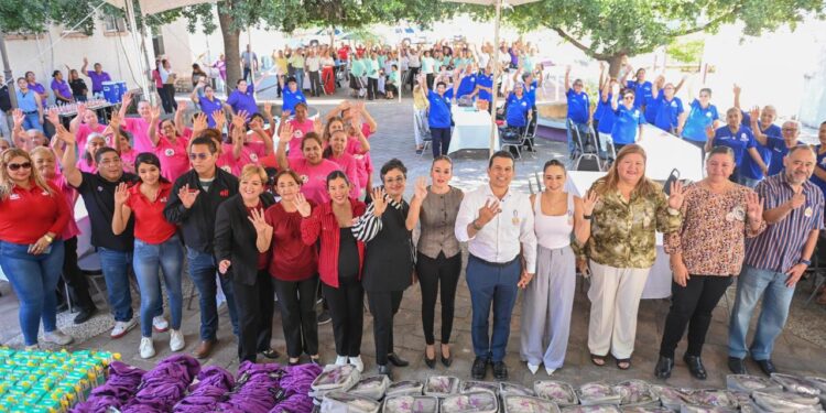 Festejan a los abuelitos en el DIF Victoria con música, regalos y convivencia