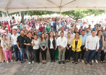 Encabezan Lucy y Lalo tercera entrega de apoyos alimentarios en Victoria