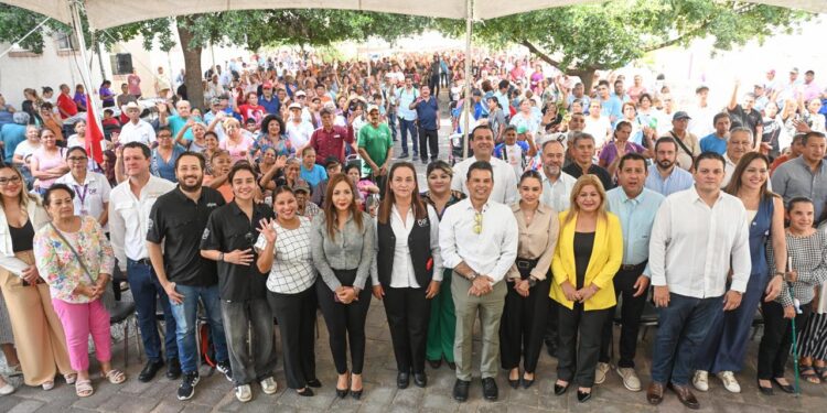 Encabezan Lucy y Lalo tercera entrega de apoyos alimentarios en Victoria