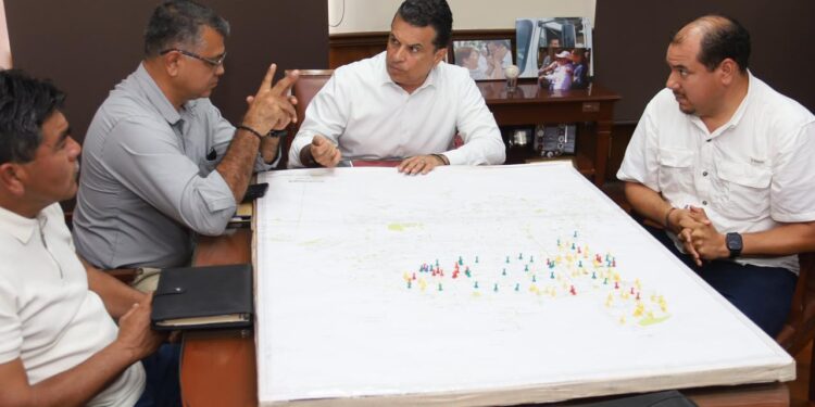 Evalúa Lalo Gattás eficiencia de los Servicios Públicos.