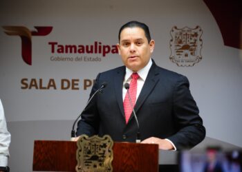 Benefició Cabeza de Vaca con contratos a los  Carmona, denuncia Salud