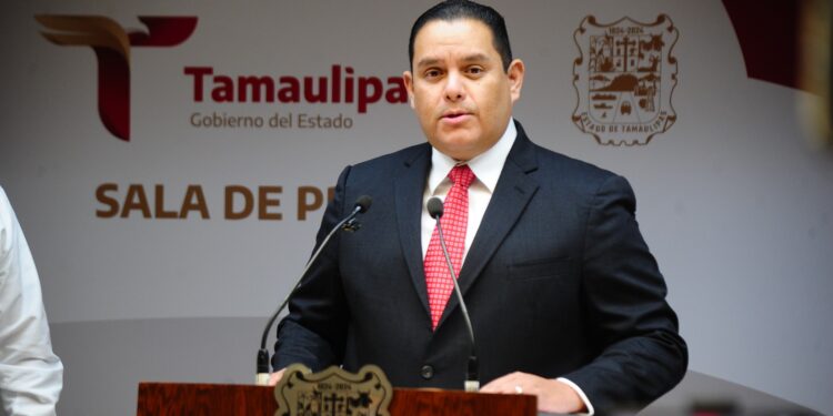 Benefició Cabeza de Vaca con contratos a los  Carmona, denuncia Salud