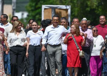 Entregan dos calles pavimentadas en Lomas de Calamaco