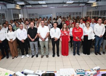 Recibe DIF Victoria equipo médico de cadena comercial OXXO.