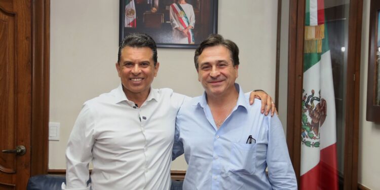 Promueve Lalo Gattás llegada de cadena de restaurantes a Victoria.