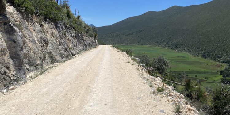 Fortalece gobierno de Américo conectividad  rural en Miquihuana
