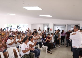 Atiende Américo demandas de las mujeres  despicadoras en Tampico