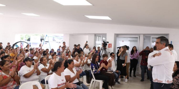 Atiende Américo demandas de las mujeres  despicadoras en Tampico